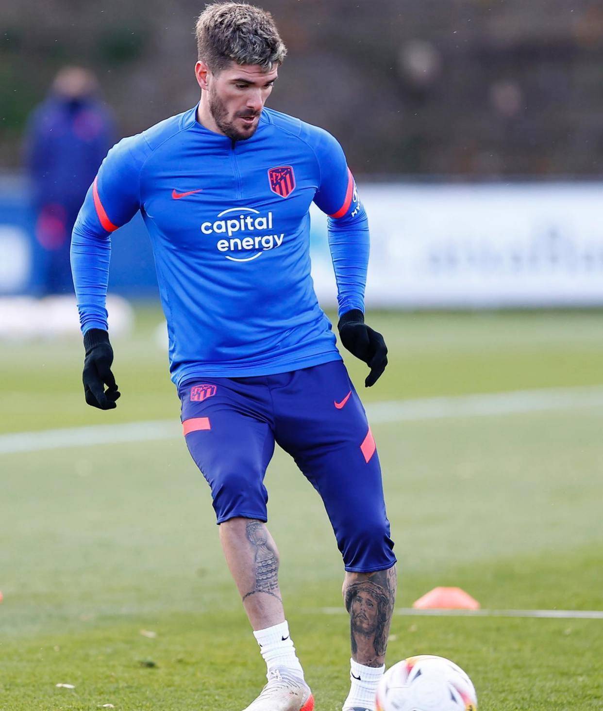 米乐官方网站-法兰克福豪取胜利，继续紧咬积分榜前列(法兰克福今晚比赛)